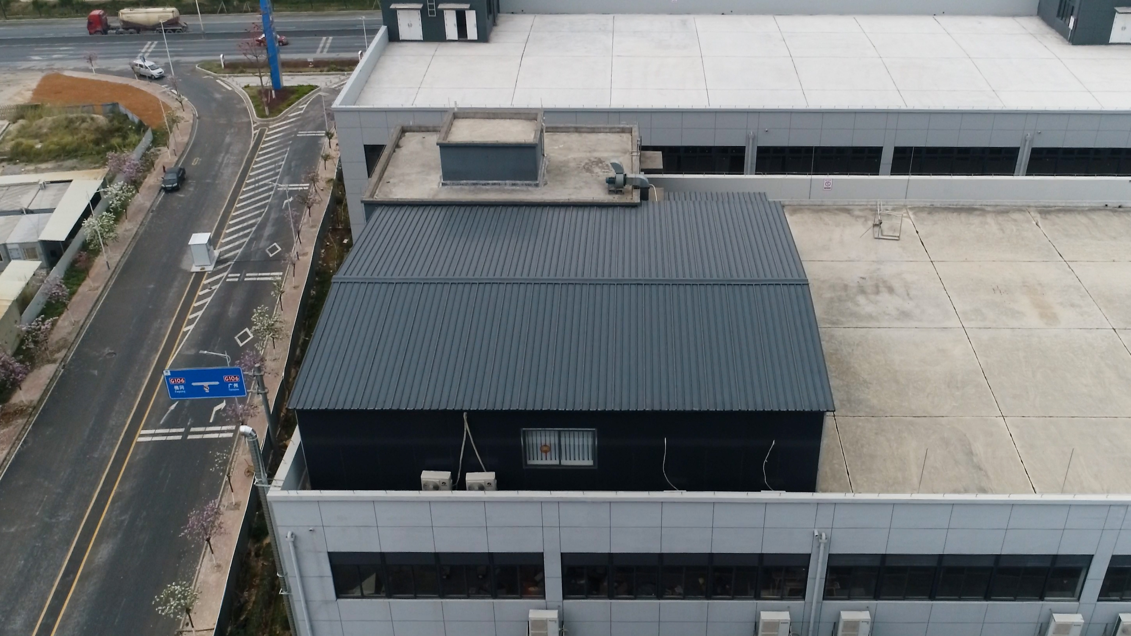 Modern metal roof sandwich panel, maintaining ventilation, insulation and fire p