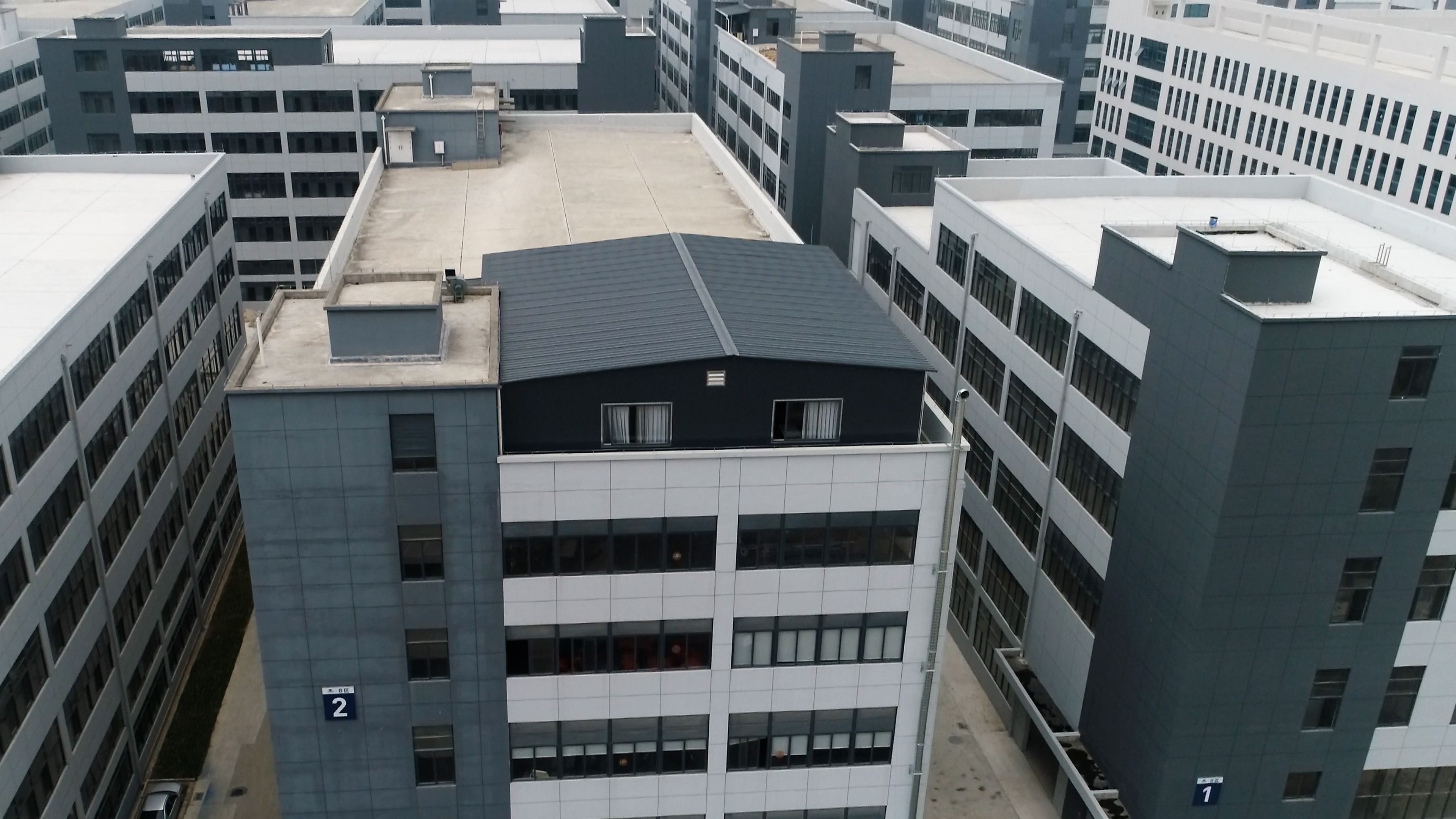 Modern metal roof sandwich panel, maintaining ventilation, insulation and fire p