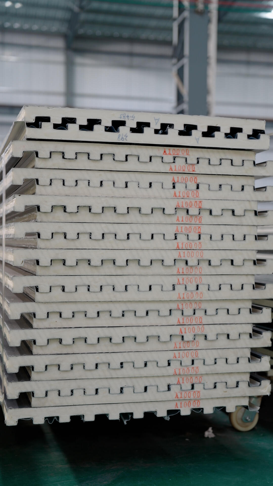 Polyurethane Fireproof Sandwich Panel Aluminum Roof Tile Polyester Powder Enviro