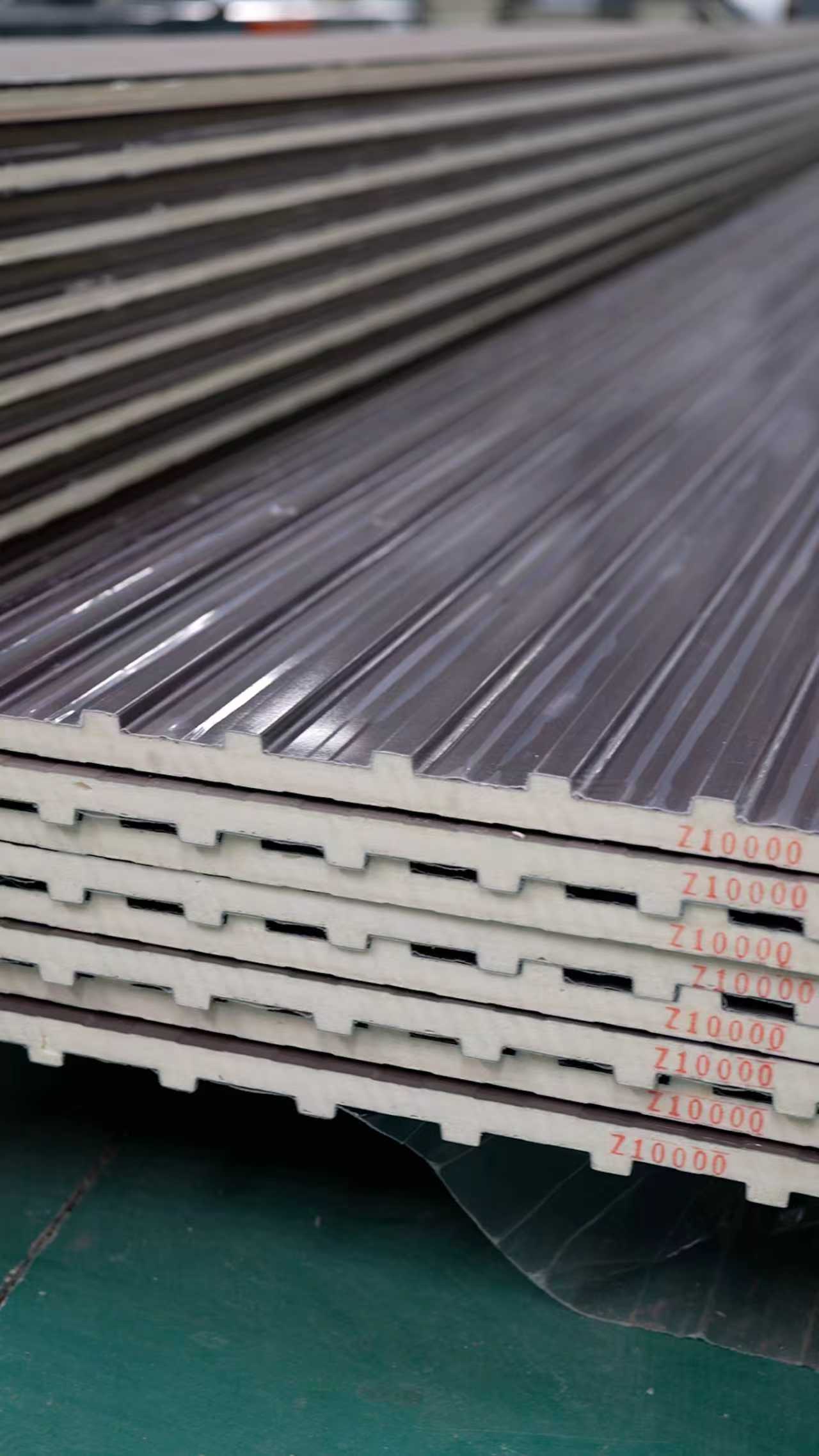 Polyurethane Fireproof Sandwich Panel Aluminum Roof Tile Polyester Powder Enviro